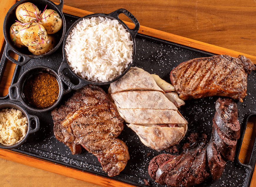 Box Buenos Aires com cortes grelhados na brasa, arroz e acompanhamentos na chapa do Ramalho Experience, em Campinas